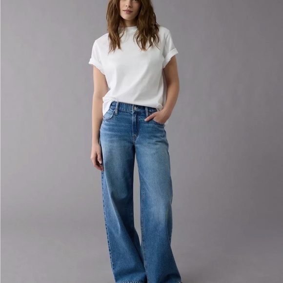 American Eagle Outfitters AE Ultra wide leg, low-rise Jeans 8 short - Picture 2 of 12